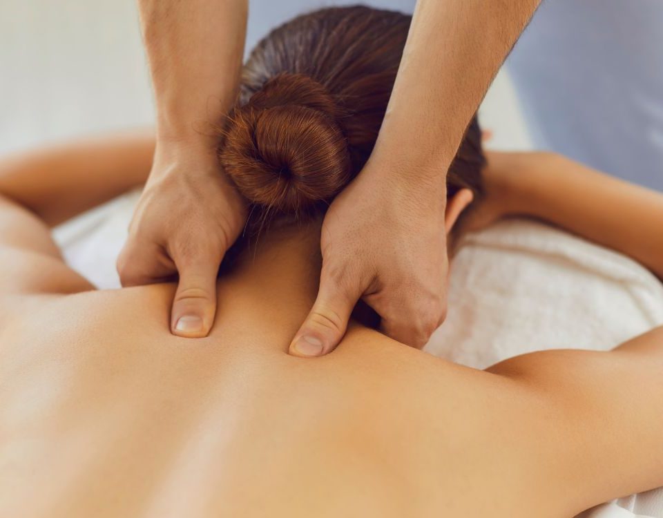 spa massage trị liệu cổ vai gáy