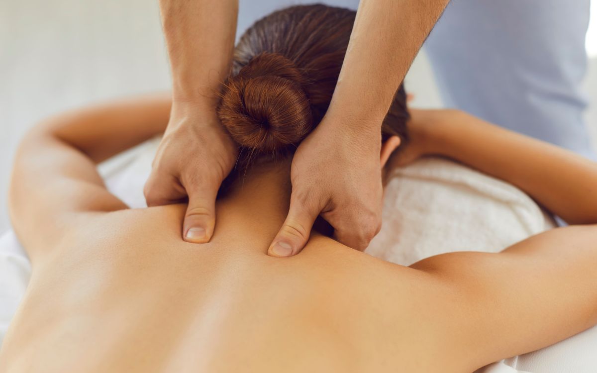 spa massage trị liệu cổ vai gáy