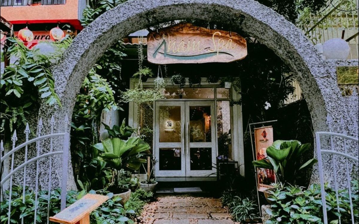 spa massage trị liệu cổ vai gáy