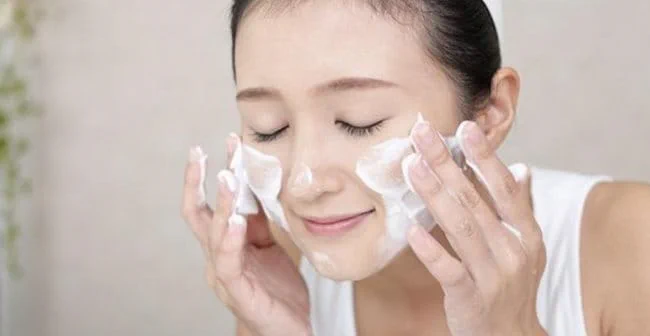 Làm sạch da nhẹ nhàng